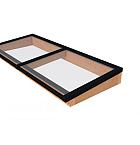 Lichtstraat maat 250 x 100 cm, zwart gecoat aluminium raamwerk, basis in douglashout, kleurloos geïmpregneerd.