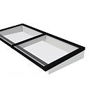 Lichtstraat maat 250 x 100 cm, zwart gecoat aluminium raamwerk, basis in vurenhout, wit gespoten.