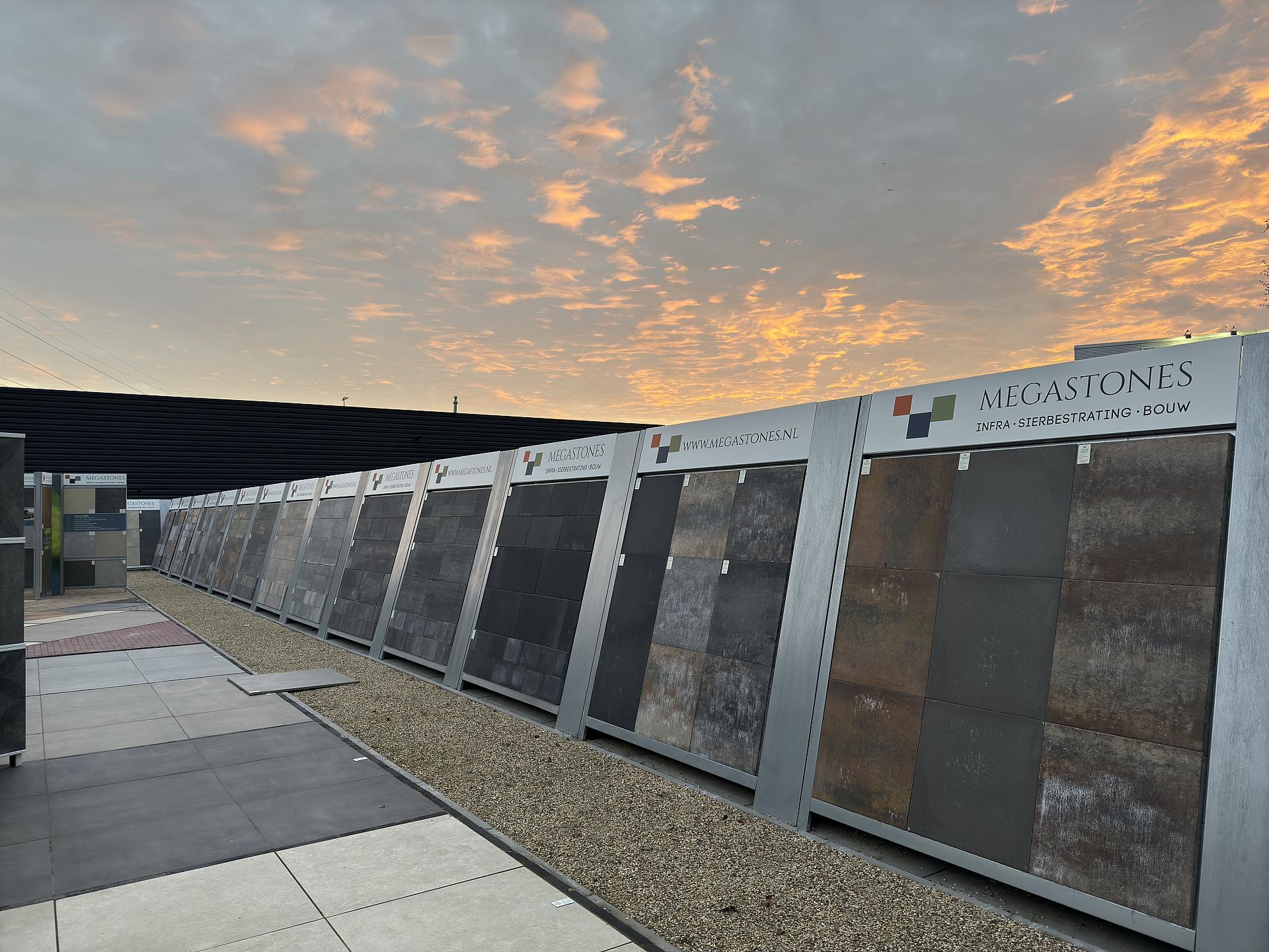 Mega Stones Showtuin