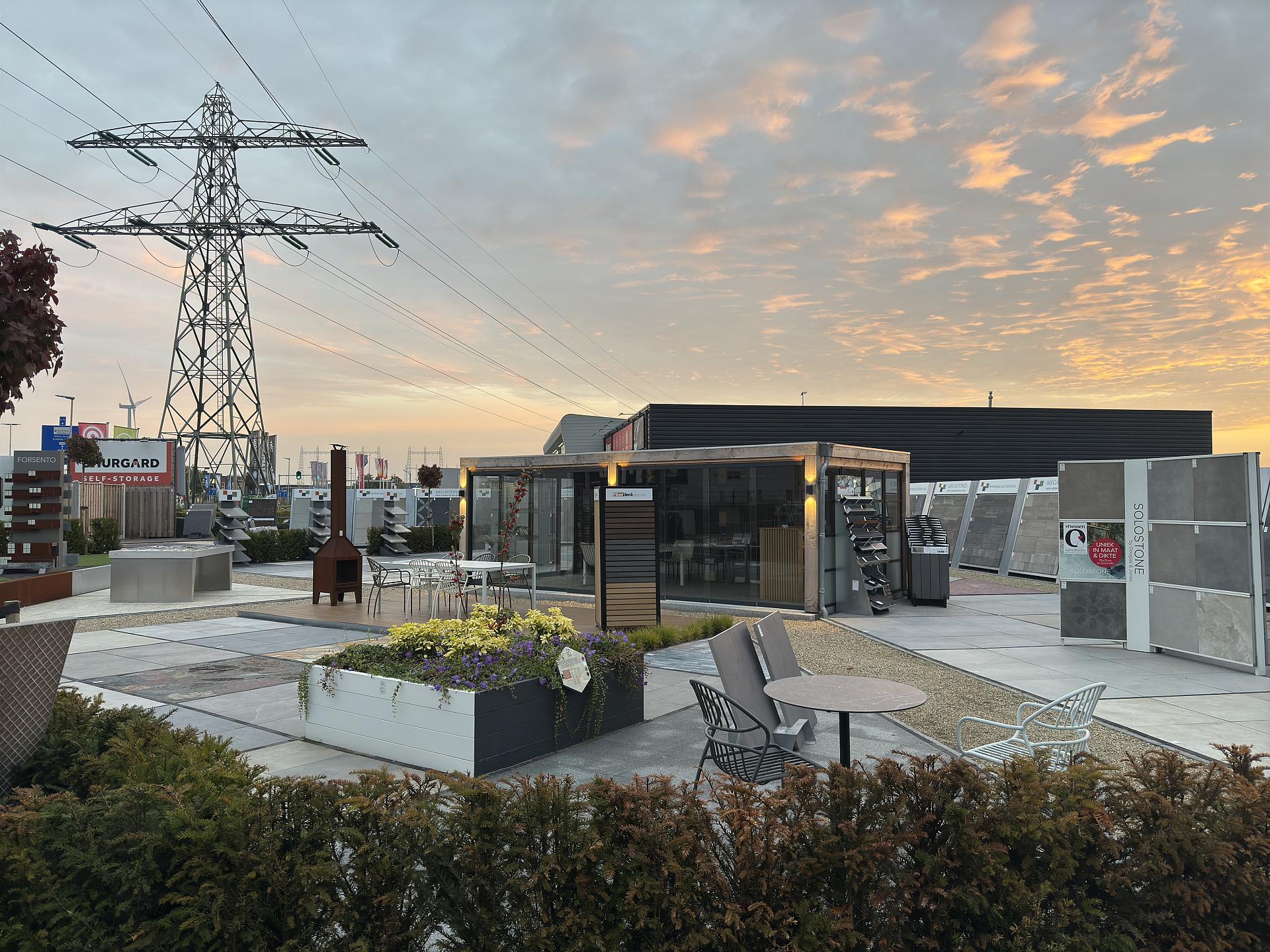 Mega Stones Showtuin