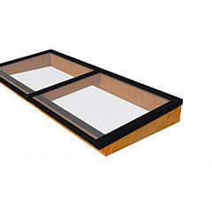 Lichtstraat maat 250 x 100 cm, zwart gecoat aluminium raamwerk, basis in douglashout, transparant gespoten.