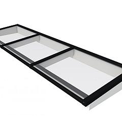 Lichtstraat maat 370 x 100 cm, zwart gecoat aluminium raamwerk, basis in vurenhout, wit gespoten.