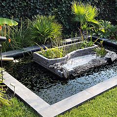 <p>Breng karakter, luxe en duurzaamheid samen met natuursteen tegels en klinkers. Deze tijdloze materialen geven jouw tuin, terras of oprit een unieke uitstraling. Elke steen heeft zijn eigen structuur en kleurnuance, waardoor geen oppervlak hetzelfde is.</p>
