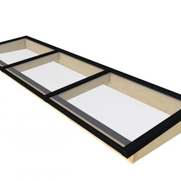 Lichtstraat maat 370 x 100 cm, zwart gecoat aluminium raamwerk, basis in vurenhout, onbehandeld.