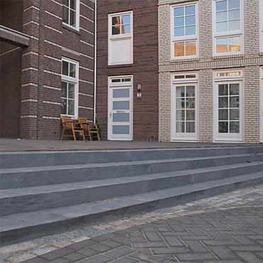 Blue Stone traptrede gezoet + anti-slip rand 100x35x15 cm.