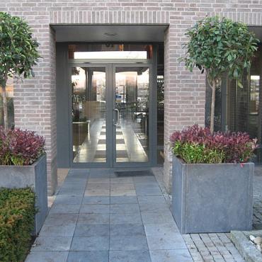 Blue Stone bloembak recht 80x80x80 cm. gezoet