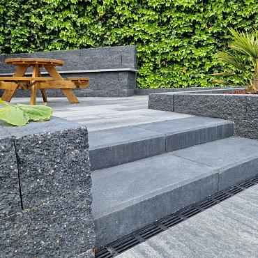 Traptrede 60x30x15 cm indus black kleurecht met facet