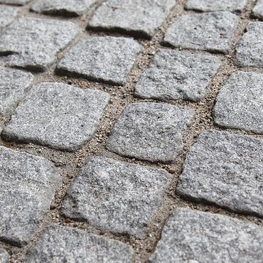 Portugees graniet +/- 9-11x9-11x9-11  cm. grijs