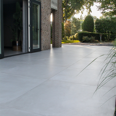One 20MM Cement tegel 60x60x2 cm.