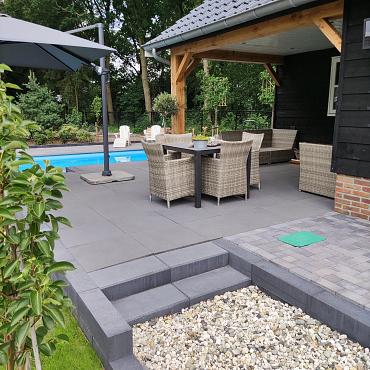 Traptrede 60x30x15 cm indus black kleurecht met facet