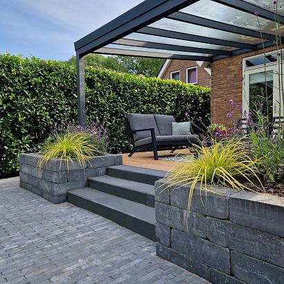 Traptrede 60x30x15 cm indus black kleurecht met facet