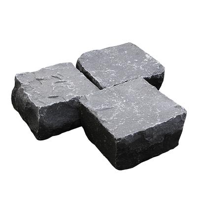 Vietnamees basalt kei 14x14x8-10 cm.