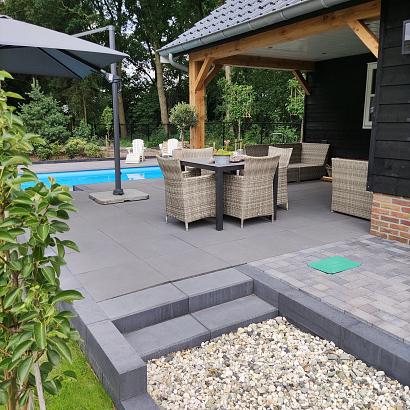 Traptrede 60x30x15 cm indus black kleurecht met facet