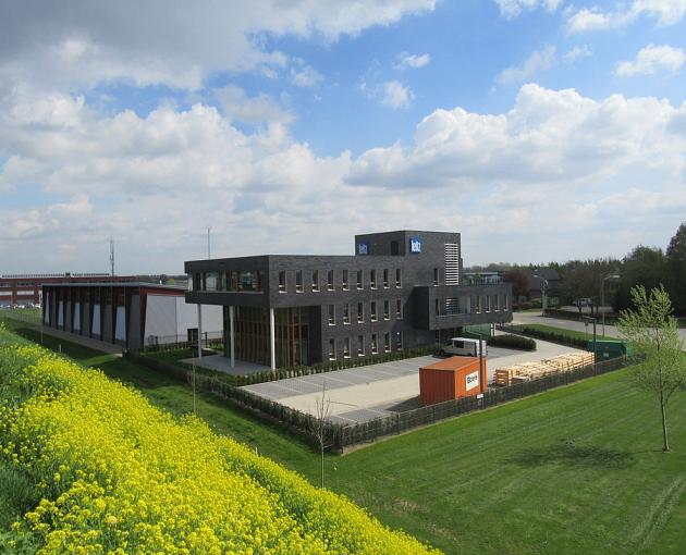 8c488cd90ca4ce427f2c76a3e0a095f3